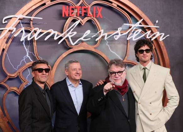 November 4, 2025, Mexico City, Ciudad de Mexico, Mexico: (L-R) Actor Oscar Isaac, Netflix CEO Ted Sarandos, director Guillermo del Toro and actor Jacob Elordi attend the red carpet for the film Frankenstein at Colegio de San Ildefonso. on November 3, 2025 in Mexico City, Mexico. Mexico City Mexico - ZUMAe321 20251104_zea_e321_008 Copyright: xAlbertoxGuillenx