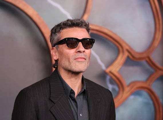 November 4, 2025, Mexico City, Ciudad de Mexico, Mexico: Actor Oscar Isaac attends the red carpet for the film Frankenstein at Colegio de San Ildefonso. on November 3, 2025 in Mexico City, Mexico. Mexico City Mexico - ZUMAe321 20251104_zea_e321_012 Copyright: xAlbertoxGuillenx