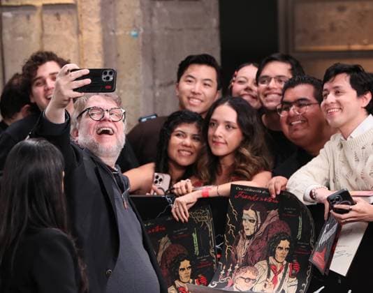 November 4, 2025, Mexico City, Ciudad de Mexico, Mexico: Director Guillermo del Toro attends the red carpet for the film Frankenstein at Colegio de San Ildefonso. on November 3, 2025 in Mexico City, Mexico. Mexico City Mexico - ZUMAe321 20251104_zea_e321_013 Copyright: xAlbertoxGuillenx