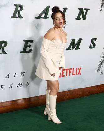 Premiere Of Netflix s Train Dreams Canadian actress and singer Sarah Jeffery arrives at the Premiere Of Netflix s Train Dreams held at The Egyptian Theatre Hollywood in Hollywood, Los Angeles, California, United States. The Egyptian Theatre Hollywood, Hollywood, Los Angeles, California, USA California United States  Copyright: xImagexPressxAgencyx originalFilename: collin-premiere251104_npHei.jpg
