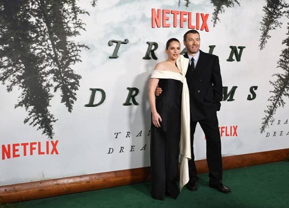 Premiere Of Netflix s Train Dreams Felicity Jones and Joel Edgerton arrive at the Premiere Of Netflix s Train Dreams held at The Egyptian Theatre Hollywood in Hollywood, Los Angeles, California, United States. The Egyptian Theatre Hollywood, Hollywood, Los Angeles, California, USA California United States  Copyright: xImagexPressxAgencyx originalFilename: collin-premiere251104_npoO2.jpg