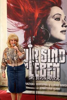 Steffi Irmen at the press conference for the musical Wir sind am Leben at the Stage Theater des Westens Berlin, 03 11 2025 Foto:xB.xDummerx xFuturexImagex leben_5104