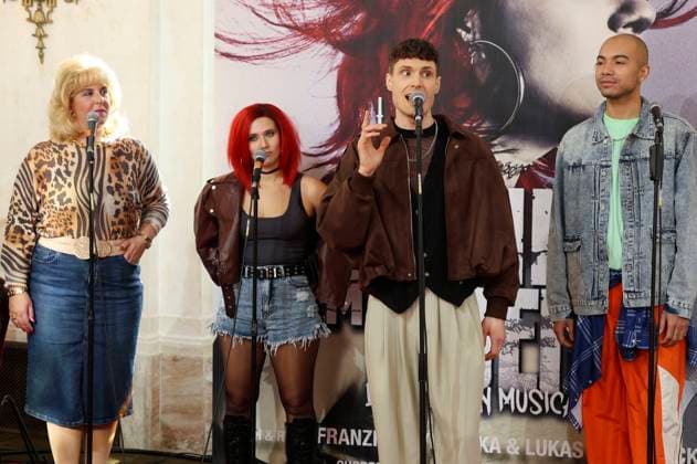 Steffi Irmen, Celina dos Santos, Jörn Felix Alt and Daniel Pohlen at the press conference for the musical Wir sind am Leben at the Stage Theater des Westens Berlin, 03 11 2025 Foto:xB.xDummerx xFuturexImagex leben_5120