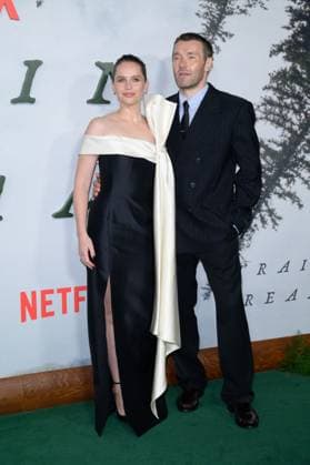 Train Dreams Premiere - Los Angeles, USA LOS ANGELES, USA. November 03, 2025: Felicity Jones & Joel Edgerton at the premiere for Train Dreams at Egyptian Theatre Los Angeles CA USA  Copyright: xPaulxSmith Featureflashx
