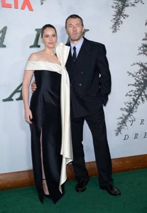 Train Dreams Premiere - Los Angeles, USA LOS ANGELES, USA. November 03, 2025: Felicity Jones & Joel Edgerton at the premiere for Train Dreams at Egyptian Theatre Los Angeles CA USA  Copyright: xPaulxSmith Featureflashx