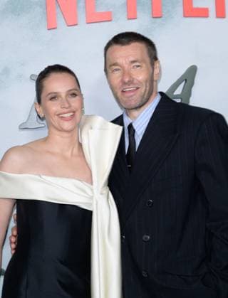 Train Dreams Premiere - Los Angeles, USA LOS ANGELES, USA. November 03, 2025: Felicity Jones & Joel Edgerton at the premiere for Train Dreams at Egyptian Theatre Los Angeles CA USA  Copyright: xPaulxSmith Featureflashx