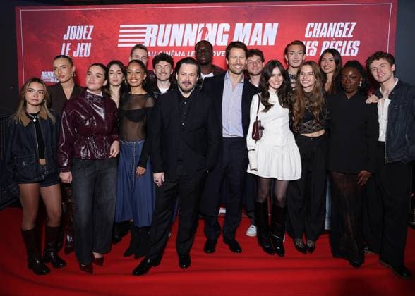 Edgar Wright, Glen Powell and Star Academy 2025 students L D Mélissa, Léa, Lily, Ambre, Léane, Léo, Noah, Théo P , Jeanne, Victor, Anouk, Ema, Sarah and Bastiaan at the premiere of Running Man at the UGC Ciné Cité Bercy cinema in Paris on 3 November 2025 Denis Guignebourg Bestimage Premiere of Running Man at the UGC Ciné Cité Bercy cinema in Paris on 3 November 2025 Paris France Copyright: xDenisxGuignebourgx xBestimagexDenisxGuignebourgx xBestimagex