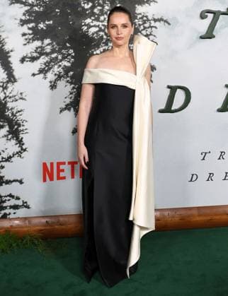 Premiere Of Netflix s Train Dreams HOLLYWOOD, LOS ANGELES, CALIFORNIA, USA - NOVEMBER 03: English actress Felicity Jones arrives at the Premiere Of Netflix s Train Dreams held at The Egyptian Theatre Hollywood on November 3, 2025 in Hollywood, Los Angeles, California, United States., Credit:Juan Pablo Rico Avalon United States, California, Hollywood, The Egyptian Theatre Hollywood Copyright: xJuanxPabloxRicox xAvalonx 1050184799