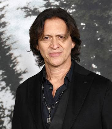Premiere Of Netflix s Train Dreams HOLLYWOOD, LOS ANGELES, CALIFORNIA, USA - NOVEMBER 03: American film and television actor Clifton Collins Jr. arrives at the Premiere Of Netflix s Train Dreams held at The Egyptian Theatre Hollywood on November 3, 2025 in Hollywood, Los Angeles, California, United States., Credit:Juan Pablo Rico Avalon United States, California, Hollywood, The Egyptian Theatre Hollywood Copyright: xJuanxPabloxRicox xAvalonx 1050185108
