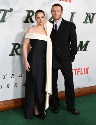 Premiere Of Netflix s Train Dreams HOLLYWOOD, LOS ANGELES, CALIFORNIA, USA - NOVEMBER 03: Felicity Jones and Joel Edgerton arrive at the Premiere Of Netflix s Train Dreams held at The Egyptian Theatre Hollywood on November 3, 2025 in Hollywood, Los Angeles, California, United States., Credit:Juan Pablo Rico Avalon United States, California, Hollywood, The Egyptian Theatre Hollywood Copyright: xJuanxPabloxRicox xAvalonx 1050185421
