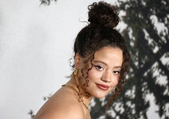 Premiere Of Netflix s Train Dreams HOLLYWOOD, LOS ANGELES, CALIFORNIA, USA - NOVEMBER 03: Canadian actress and singer Sarah Jeffery arrives at the Premiere Of Netflix s Train Dreams held at The Egyptian Theatre Hollywood on November 3, 2025 in Hollywood, Los Angeles, California, United States., Credit:Juan Pablo Rico Avalon United States, California, Hollywood, The Egyptian Theatre Hollywood Copyright: xJuanxPabloxRicox xAvalonx 1050186142