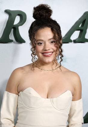 Premiere Of Netflix s Train Dreams HOLLYWOOD, LOS ANGELES, CALIFORNIA, USA - NOVEMBER 03: Canadian actress and singer Sarah Jeffery arrives at the Premiere Of Netflix s Train Dreams held at The Egyptian Theatre Hollywood on November 3, 2025 in Hollywood, Los Angeles, California, United States., Credit:Juan Pablo Rico Avalon United States, California, Hollywood, The Egyptian Theatre Hollywood Copyright: xJuanxPabloxRicox xAvalonx 1050186181