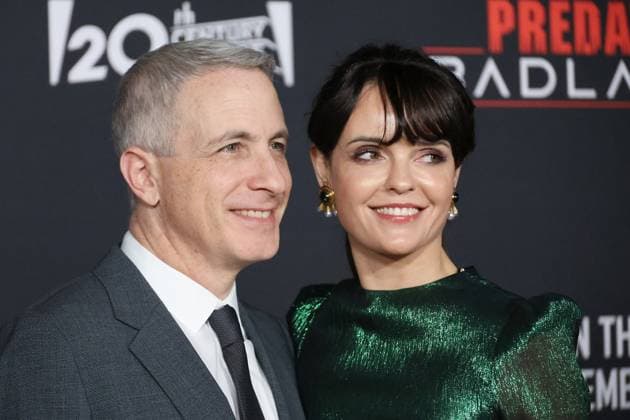 November 3, 2025, Los Angeles, California, USA: Steve Asbell, Wife at the World Premiere of 20th Century Studios Predator: Badlands at the TCL Chinese Theatre IMAX Los Angeles USA - ZUMAg107 20251103_zep_g107_129 Copyright: xNinaxPrommerx