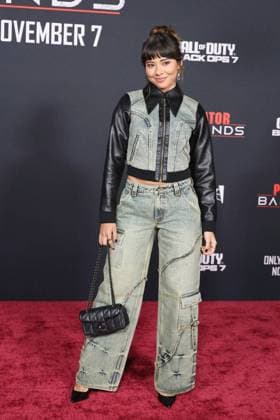 November 3, 2025, Los Angeles, California, USA: Xochitl Gomez at the World Premiere of 20th Century Studios Predator: Badlands at the TCL Chinese Theatre IMAX Los Angeles USA - ZUMAg107 20251103_zep_g107_134 Copyright: xNinaxPrommerx