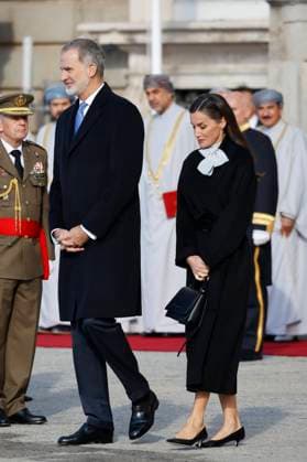 The King and Queen receive the Sultan of Oman, His Majesty Sultan Haitham Bin Tarik, at the Royal Palace King Felipe VI and Queen Letizia during the reception offered to the Sultan of Oman, His Majesty Sultan Haitham Bin Tarik, before his State trip, at the Royal Palace, on November 4, 2025, in Madrid Spain FAMOUS KINGS KINGS POLITICAL ROLE RECEPTION PALACE Antonio Gutié Madrid Madrid Madrid Spain  Copyright: xAntonioxGutiÃ rrezx 7075093