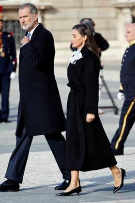 The King and Queen receive the Sultan of Oman, His Majesty Sultan Haitham Bin Tarik, at the Royal Palace King Felipe VI and Queen Letizia during the reception offered to the Sultan of Oman, His Majesty Sultan Haitham Bin Tarik, before his State trip, at the Royal Palace, on November 4, 2025, in Madrid Spain FAMOUS KINGS KINGS POLITICAL ROLE RECEPTION PALACE Antonio Gutié Madrid Madrid Madrid Spain  Copyright: xAntonioxGutiÃ rrezx 7075096
