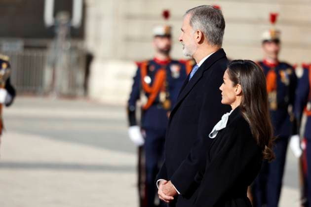 The King and Queen receive the Sultan of Oman, His Majesty Sultan Haitham Bin Tarik, at the Royal Palace King Felipe VI and Queen Letizia during the reception offered to the Sultan of Oman, His Majesty Sultan Haitham Bin Tarik, before his State trip, at the Royal Palace, on November 4, 2025, in Madrid Spain FAMOUS KINGS KINGS POLITICAL ROLE RECEPTION PALACE Antonio Gutié Madrid Madrid Madrid Spain  Copyright: xAntonioxGutiÃ rrezx 7075104