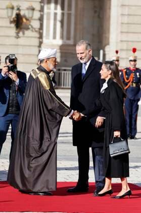 King Felipe VI and Queen Letizia receive the Sultan of Oman, His Majesty Sultan Haitham Bin Tarik, at the Royal Palace King Felipe VI and Queen Letizia receive the Sultan of Oman, His Majesty Sultan Haitham Bin Tarik, before his State visit, at the Royal Palace, on November 4, 2025, in Madrid Spain FAMOUS KINGS POLITICAL ROYALTY RECEPTION PALACE Antonio Gutié Madrid Madrid Madrid Spain  Copyright: xAntonioxGutiÃ rrezx 7075131