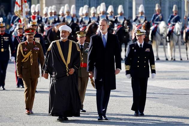 The King and Queen of Spain receive the Sultan of Oman, His Majesty Sultan Haitham Bin Tarik, at the Royal Palace King Felipe VI and the Sultan of Oman, His Majesty Sultan Haitham Bin Tarik, during the reception ceremony held at the Royal Palace before his State trip, on November 4, 2025, in Madrid Spain FAMOUS KINGS POLITICAL ROYALTY RECEPTION PALACE Antonio Gutié Madrid Madrid Madrid Spain  Copyright: xAntonioxGutiÃ rrezx 7075188