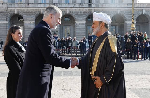 Spanish King Felipe VI and Queen Letizia with Sultan of Oman Haitham bin Tariq al-Busaid during a wellcome ceremony to Oman Sultan in Madrid on Tuesday, 4 November 2025. Cordon Press 