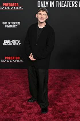 Anthony Gargiula at the premiere of the movie Predator Badlands at the TCL Chinese Theater Los Angeles, 03 11 2025 Foto:xD.xStarbuckx xFuturexImagex predator_5135