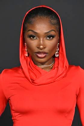 Loren Lott at the premiere of the movie Predator Badlands at the TCL Chinese Theater Los Angeles, 03 11 2025 Foto:xD.xStarbuckx xFuturexImagex predator_5143