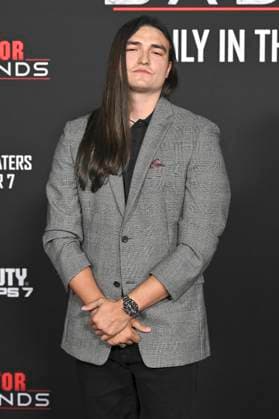 Dakota Beavers at the premiere of the movie Predator Badlands at the TCL Chinese Theater Los Angeles, 03 11 2025 Foto:xD.xStarbuckx xFuturexImagex predator_5160