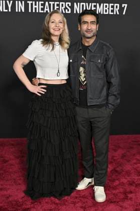 Emily V Gordon with husband Kumail Nanjiani at the premiere of the movie Predator Badlands at the TCL Chinese Theater Los Angeles, 03 11 2025 Foto:xD.xStarbuckx xFuturexImagex predator_5180