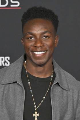 Olly Sholotan at the premiere of the movie Predator Badlands at the TCL Chinese Theater Los Angeles, 03 11 2025 Foto:xD.xStarbuckx xFuturexImagex predator_5190