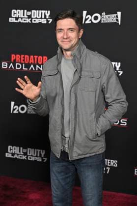 Topher Grace at the premiere of the movie Predator Badlands at the TCL Chinese Theater Los Angeles, 03 11 2025 Foto:xD.xStarbuckx xFuturexImagex predator_5193