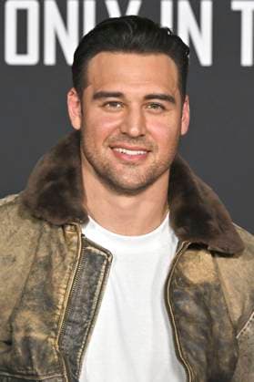 Ryan Guzman at the premiere of the movie Predator Badlands at the TCL Chinese Theater Los Angeles, 03 11 2025 Foto:xD.xStarbuckx xFuturexImagex predator_5197