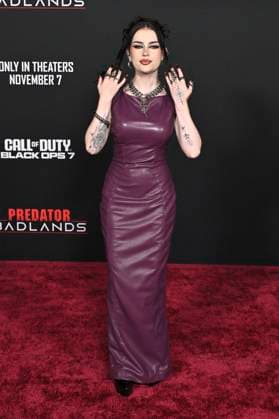 Emma Norton at the premiere of the movie Predator Badlands at the TCL Chinese Theater Los Angeles, 03 11 2025 Foto:xD.xStarbuckx xFuturexImagex predator_5200
