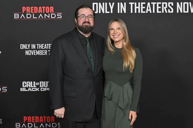 Ben Rosenblatt with wife Greta Rosenblatt at the premiere of the movie Predator Badlands at the TCL Chinese Theater Los Angeles, 03 11 2025 Foto:xD.xStarbuckx xFuturexImagex predator_5213