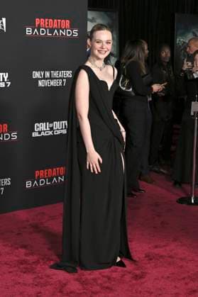 Elle Fanning at the premiere of the movie Predator Badlands at the TCL Chinese Theater Los Angeles, 03 11 2025 Foto:xD.xStarbuckx xFuturexImagex predator_5220