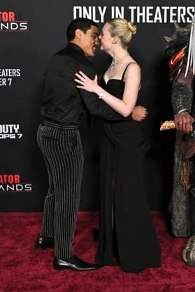 Dimitrius Schuster Koloamatangi and Elle Fanning at the premiere of the movie Predator Badlands at the TCL Chinese Theater Los Angeles, 03 11 2025 Foto:xD.xStarbuckx xFuturexImagex predator_5237