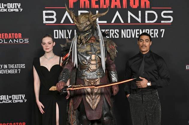 Elle Fanning and Dimitrius Schuster Koloamatangi at the premiere of the movie Predator Badlands at the TCL Chinese Theater Los Angeles, 03 11 2025 Foto:xD.xStarbuckx xFuturexImagex predator_5239