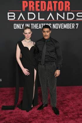 Elle Fanning and Dimitrius Schuster Koloamatangi at the premiere of the movie Predator Badlands at the TCL Chinese Theater Los Angeles, 03 11 2025 Foto:xD.xStarbuckx xFuturexImagex predator_5243