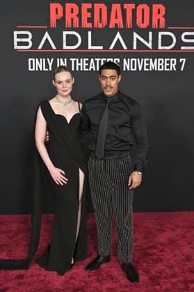 Elle Fanning and Dimitrius Schuster Koloamatangi at the premiere of the movie Predator Badlands at the TCL Chinese Theater Los Angeles, 03 11 2025 Foto:xD.xStarbuckx xFuturexImagex predator_5244