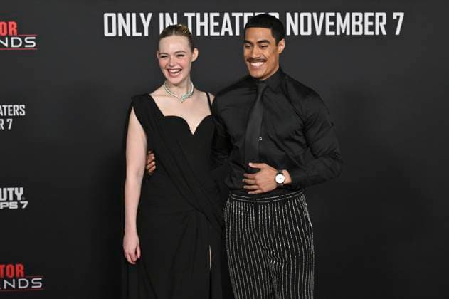 Elle Fanning and Dimitrius Schuster Koloamatangi at the premiere of the movie Predator Badlands at the TCL Chinese Theater Los Angeles, 03 11 2025 Foto:xD.xStarbuckx xFuturexImagex predator_5246