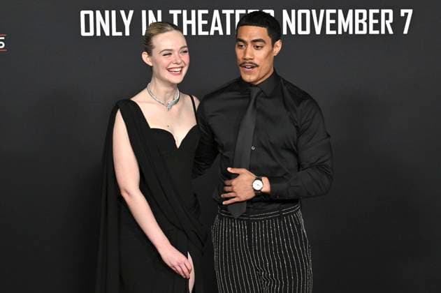 Elle Fanning and Dimitrius Schuster Koloamatangi at the premiere of the movie Predator Badlands at the TCL Chinese Theater Los Angeles, 03 11 2025 Foto:xD.xStarbuckx xFuturexImagex predator_5247