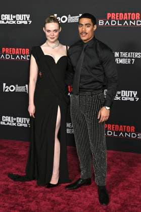 Elle Fanning and Dimitrius Schuster Koloamatangi at the premiere of the movie Predator Badlands at the TCL Chinese Theater Los Angeles, 03 11 2025 Foto:xD.xStarbuckx xFuturexImagex predator_5248
