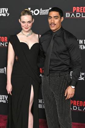 Elle Fanning and Dimitrius Schuster Koloamatangi at the premiere of the movie Predator Badlands at the TCL Chinese Theater Los Angeles, 03 11 2025 Foto:xD.xStarbuckx xFuturexImagex predator_5249