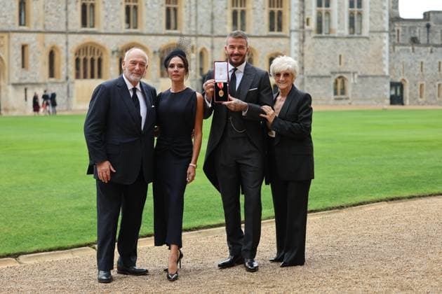 . 04 11 2025. Windsor, United Kingdom. Sir David Beckham and his wife Victoria, along with parents Ted and Sandra, after receiving his knighthood at an Investiture at Windsor Castle, United Kingdom  xPoolx xi-Imagesx IIM-26349-0013