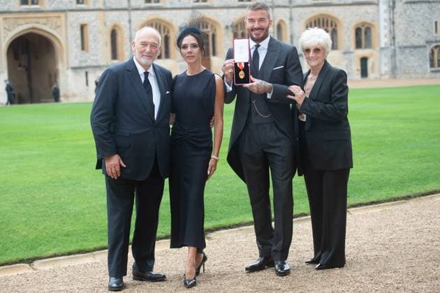 Investiture - Tuesday 4 November - Windsor Castle, London, UK Sir David Beckham (middle) with (L-R) - fater ted, wife Lady Victoria Beckham and mother Sandra Beckham poses for, Credit:Justin Ng Avalon UK, England, London, Windsor Castle  Copyright: xJustinxNgx xAvalonx 1050263649