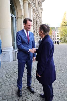 Presentation of the State Prize of North Rhine-Westphalia to Andreas Gursky State Prize winner photographer Andreas Gursky on arrival with NRW Minister President Hendrik Wüst Düsseldorf K21 Ständehaus NRW