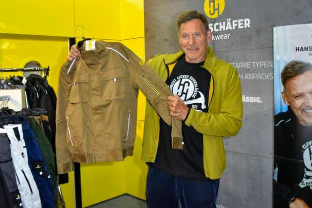 abb Moeller Ralf Rudolf Moeller Möller the German actor ambassador of the Initiative Handwerk and former bodybuilder and Mr Universe is advertising as a guest star at the Hans Schaefer Workwear workwear stand at the A plus A exhibition at the Duesseldorf trade fair on 04 11 2025 in Duesseldorf NRW Germany