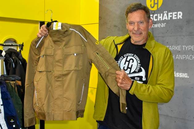 abb Moeller Ralf Rudolf Moeller Möller the German actor ambassador of the Initiative Handwerk and former bodybuilder and Mr Universe is advertising as a guest star at the Hans Schaefer Workwear workwear stand at the A plus A exhibition at the Duesseldorf trade fair on 04 11 2025 in Duesseldorf NRW Germany