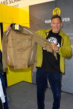 abb Moeller Ralf Rudolf Moeller Möller the German actor ambassador of the Initiative Handwerk and former bodybuilder and Mr Universe is advertising as a guest star at the Hans Schaefer Workwear workwear stand at the A plus A exhibition at the Duesseldorf trade fair on 04 11 2025 in Duesseldorf NRW Germany