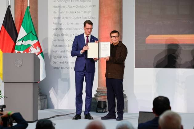 Presentation of the State Prize of the State of North Rhine-Westphalia to Andreas Gursky NRW Misister President Hendrik Wüst presents the NRW State Prize 2025 to photographer Andreas Gursky Düsseldorf K21 Ständehausw NRW Deutzschland