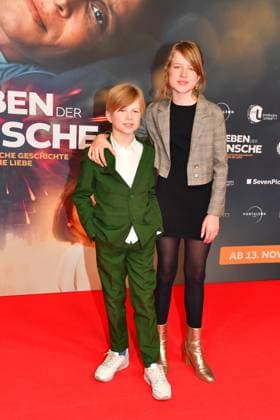 Anton Landau and Luise Landau at the Das Leben der Wuensche movie premiere on 4 11 2025 at the Mathaeser Filmpalast in Munich Matthias Schweighoefers Das Leben der Wuensche movie premiere in Munich